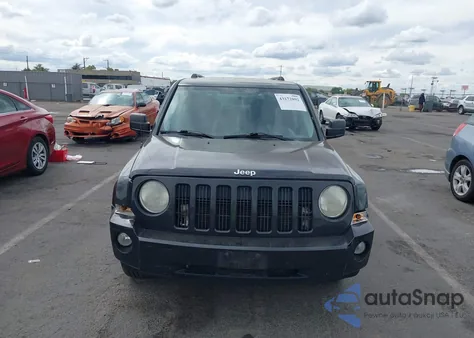 2010 Jeep Patriot Sport z USA, uszkodzony, nr VIN 1J4NT1GA7AD654256